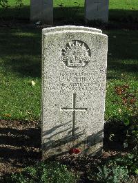 Cite Bonjean Military Cemetery Armentieres - Tuck, Frederick Grant