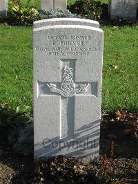 Cite Bonjean Military Cemetery Armentieres - Turner, Robert