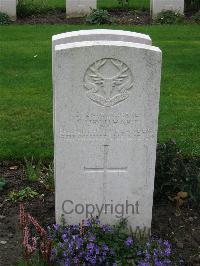 Cite Bonjean Military Cemetery Armentieres - Urquhart, J