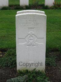 Cite Bonjean Military Cemetery Armentieres - Wade, S