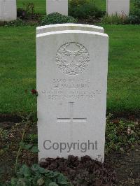 Cite Bonjean Military Cemetery Armentieres - Walker, H