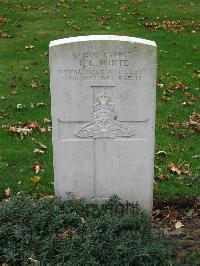 Cite Bonjean Military Cemetery Armentieres - White, Frank Leslie