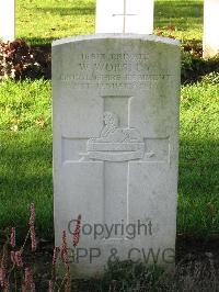 Cite Bonjean Military Cemetery Armentieres - Worsley, W