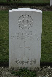 Philosophe British Cemetery Mazingarbe - Batchelor, R W