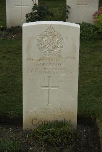 Philosophe British Cemetery Mazingarbe - Bott, George
