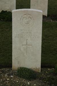 Philosophe British Cemetery Mazingarbe - Butt, F