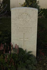 Philosophe British Cemetery Mazingarbe - Clapham, John Robert