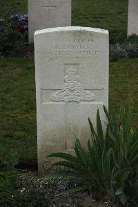 Philosophe British Cemetery Mazingarbe - Coote, A