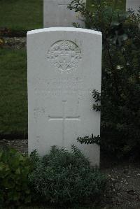 Philosophe British Cemetery Mazingarbe - Cummins, J
