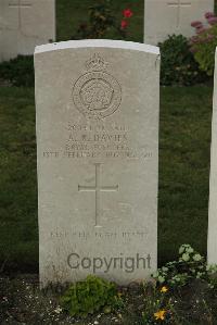 Philosophe British Cemetery Mazingarbe - Davies, Arthur Reginald