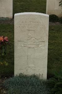 Philosophe British Cemetery Mazingarbe - Fenwick, Anthony Lionel