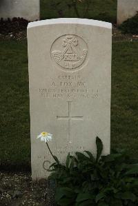 Philosophe British Cemetery Mazingarbe - Fox, Arthur