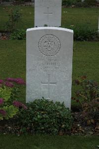 Philosophe British Cemetery Mazingarbe - Griffiths, Frank