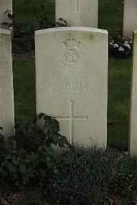 Philosophe British Cemetery Mazingarbe - Griffiths, R E