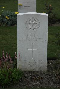 Philosophe British Cemetery Mazingarbe - Honour, J E