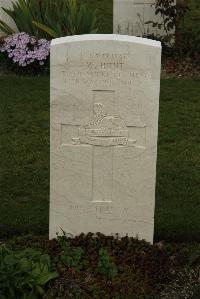 Philosophe British Cemetery Mazingarbe - Hunt, William
