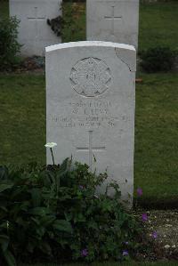 Philosophe British Cemetery Mazingarbe - Levy, W J