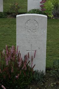 Philosophe British Cemetery Mazingarbe - Long, T J