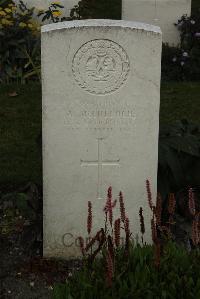 Philosophe British Cemetery Mazingarbe - McCulloch, A