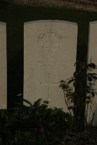 Philosophe British Cemetery Mazingarbe - McHutchison, John