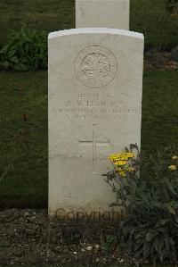 Philosophe British Cemetery Mazingarbe - McLean, A