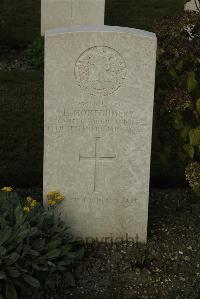 Philosophe British Cemetery Mazingarbe - Montgomery, L