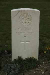 Philosophe British Cemetery Mazingarbe - Nichols, H G