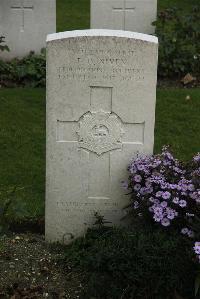 Philosophe British Cemetery Mazingarbe - Niven, Ernest Ogilvie