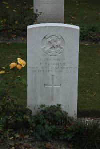 Philosophe British Cemetery Mazingarbe - Padgham, Lewis