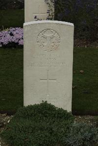 Philosophe British Cemetery Mazingarbe - Paton, Thomas