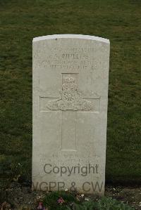 Philosophe British Cemetery Mazingarbe - Phillips, A