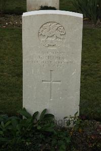 Philosophe British Cemetery Mazingarbe - Pilcher, G