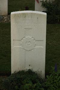 Philosophe British Cemetery Mazingarbe - Reed, J
