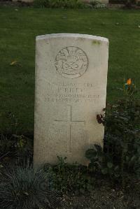 Philosophe British Cemetery Mazingarbe - Riley, P