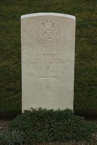 Philosophe British Cemetery Mazingarbe - Roberts, G