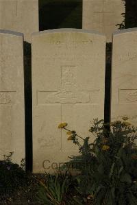 Philosophe British Cemetery Mazingarbe - Roe, E