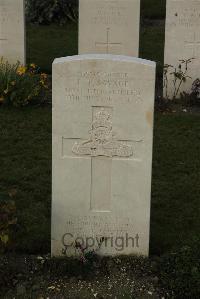 Philosophe British Cemetery Mazingarbe - Savage, Leslie Thomas