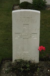 Philosophe British Cemetery Mazingarbe - Seaman, Bruce