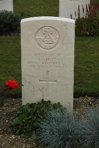 Philosophe British Cemetery Mazingarbe - Smith, F