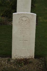 Philosophe British Cemetery Mazingarbe - Taylor, James Paul