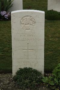 Philosophe British Cemetery Mazingarbe - Terry, F A