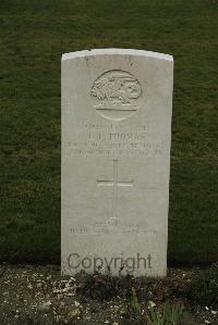 Philosophe British Cemetery Mazingarbe - Thomas, John Trevor
