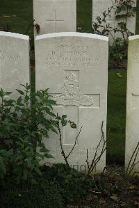 Philosophe British Cemetery Mazingarbe - Tomkins, Harold John