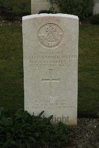 Philosophe British Cemetery Mazingarbe - Walsh, Joseph Harold