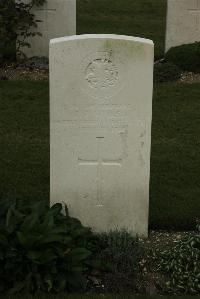 Philosophe British Cemetery Mazingarbe - Walsh, R J