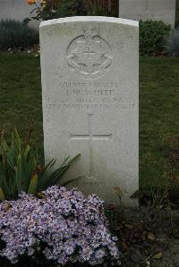 Philosophe British Cemetery Mazingarbe - White, J W
