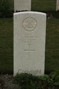 Philosophe British Cemetery Mazingarbe - Williams, C