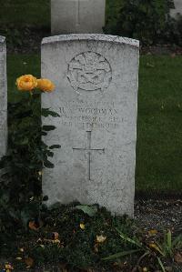 Philosophe British Cemetery Mazingarbe - Woodman, Henry Samuel