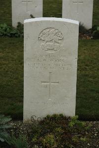 Philosophe British Cemetery Mazingarbe - Woods, Alfred William