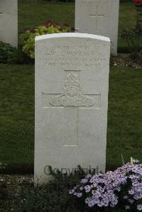 Philosophe British Cemetery Mazingarbe - Woolley, W J